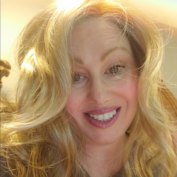 Meet your Posher, Tanya - Picture 2 of 2